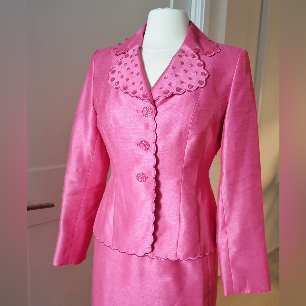 Vintage Le Suit Petite Pink Two-Piece Skirt Suit Set Scallop trim Barbiecore